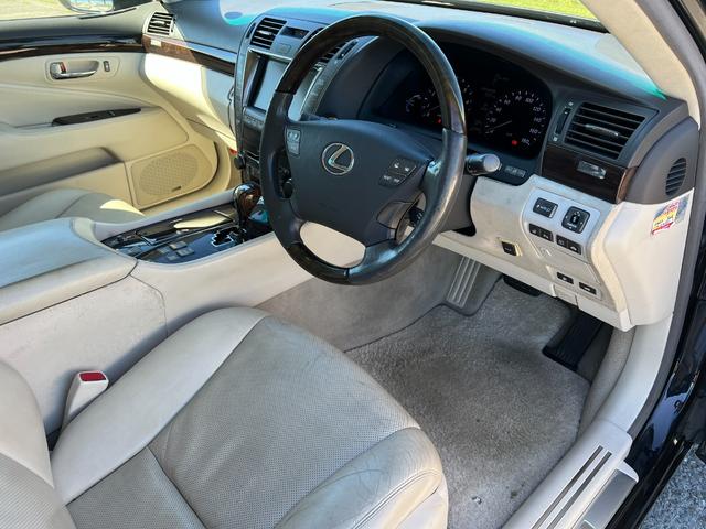 ＬＳ ＬＳ６００ｈ　Ｉパッケージ　４ＷＤ　純正ＨＤＤナビ　バックカメラ　マークレビンソン　ホワイトレザーシート　パワーシート　クルコン　ステアリングヒーター　コーナーセンサー　シートヒーター　エアシート　スマートキー　プッシュスタート（27枚目）