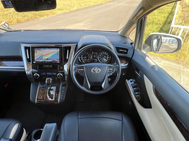 アルファード 2.5X 4WD トヨタセーフティセンス 社外8インチナビ CD DVD Bluetooth バックカメラ フルセグTV フリップダウンモニターLEDヘッドライト エンジンスターター クルーズコントロール(40枚目)