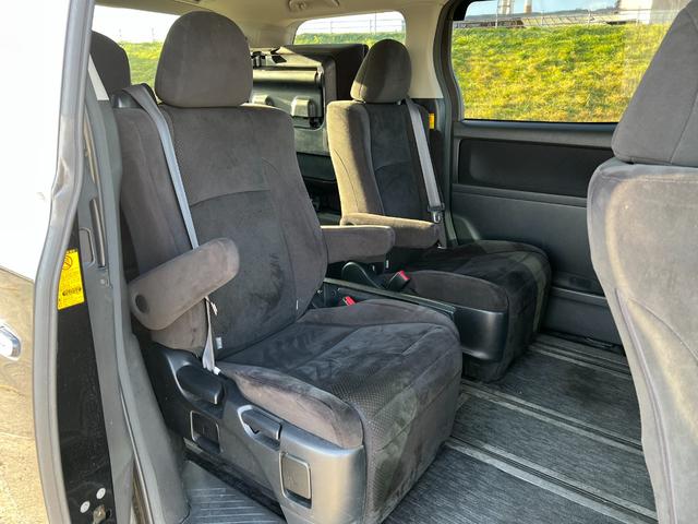 ヴェルファイア ２．４Ｚ　プラチナセレクションＩＩ　４ＷＤ　アルパインＨＤＤナビ　ＣＤ　ＤＶＤ　フルセグＴＶ　バックカメラ　両側パワースライドドア　パワーバックドア　フリップダウンモニター　寒冷地仕様　横滑り防止　ＨＩＤ　フォグライト　オットマン（14枚目）