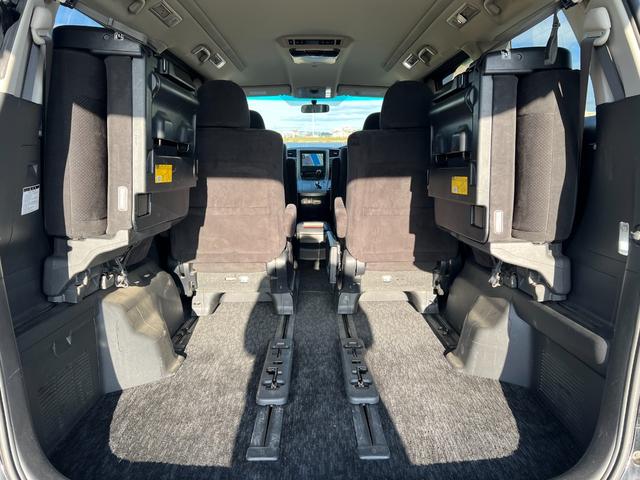 ヴェルファイア ２．４Ｚ　プラチナセレクションＩＩ　４ＷＤ　アルパインＨＤＤナビ　ＣＤ　ＤＶＤ　フルセグＴＶ　バックカメラ　両側パワースライドドア　パワーバックドア　フリップダウンモニター　寒冷地仕様　横滑り防止　ＨＩＤ　フォグライト　オットマン（18枚目）