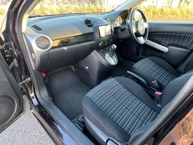 デミオ １３Ｃ　社外ナビ　ＣＤ　Ｂｌｕｅｔｏｏｔｈ　ワンセグＴＶ　キーレスキー　レベライザー　フォグ（30枚目）