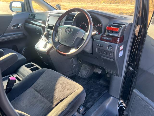 アルファード ２４０Ｓ　４ＷＤ　純正ＨＤＤナビ　ＣＤ　ＤＶＤ　Ｂｌｕｅｔｏｏｔｈ　バックカメラ　フルセグＴＶ　スマートキー　パワースライドドア　ＥＴＣ　ＨＩＤライト　フォグライト（22枚目）
