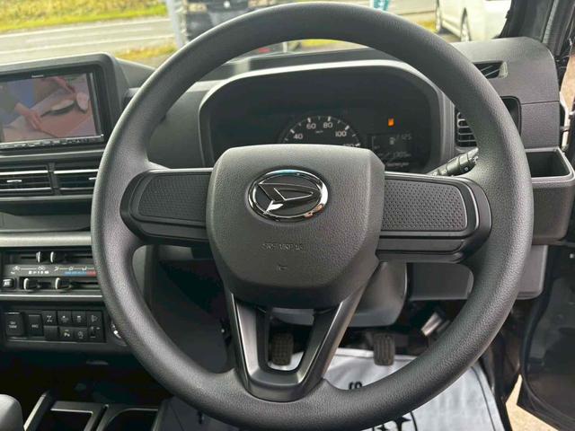 ハイゼットトラック エクストラ　４ＷＤ　軽トラック　ＭＴ　衝突被害軽減システム　クリアランスソナー　レーンアシスト　ＴＶ　スマートキー　アイドリングストップ　電動格納ミラー　オートマチックハイビーム　エアコン　パワーステアリング（2枚目）