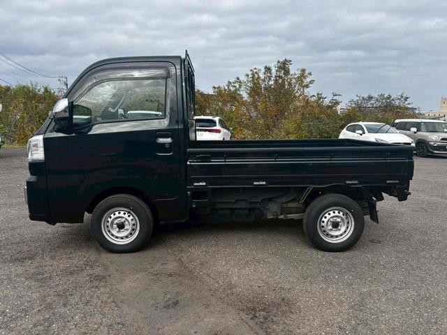 ハイゼットトラック エクストラ　４ＷＤ　軽トラック　ＭＴ　衝突被害軽減システム　クリアランスソナー　レーンアシスト　ＴＶ　スマートキー　アイドリングストップ　電動格納ミラー　オートマチックハイビーム　エアコン　パワーステアリング（17枚目）