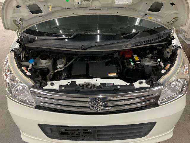 納車前点検では整備スタッフがエンジンルームや足回りなどを丁寧に点検し安心してお客様に乗って頂けるよう心掛けております。