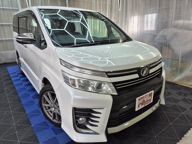 ヴォクシー ＺＳ　煌　４ＷＤ　ＥＴＣ　バックカメラ　ナビ　ＴＶ　レーンアシスト　衝突被害軽減システム　両側電動スライドドア　オートマチックハイビーム　オートライト　ＬＥＤヘッドランプ　スマートキー　アイドリングストップ（2枚目）