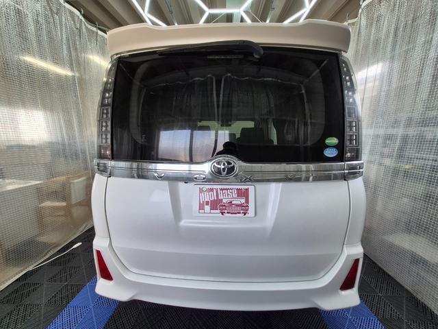 ヴォクシー ＺＳ　煌　４ＷＤ　ＥＴＣ　バックカメラ　ナビ　ＴＶ　レーンアシスト　衝突被害軽減システム　両側電動スライドドア　オートマチックハイビーム　オートライト　ＬＥＤヘッドランプ　スマートキー　アイドリングストップ（5枚目）