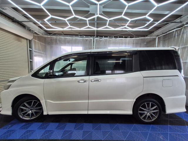 ヴォクシー ＺＳ　煌　４ＷＤ　ＥＴＣ　バックカメラ　ナビ　ＴＶ　レーンアシスト　衝突被害軽減システム　両側電動スライドドア　オートマチックハイビーム　オートライト　ＬＥＤヘッドランプ　スマートキー　アイドリングストップ（7枚目）