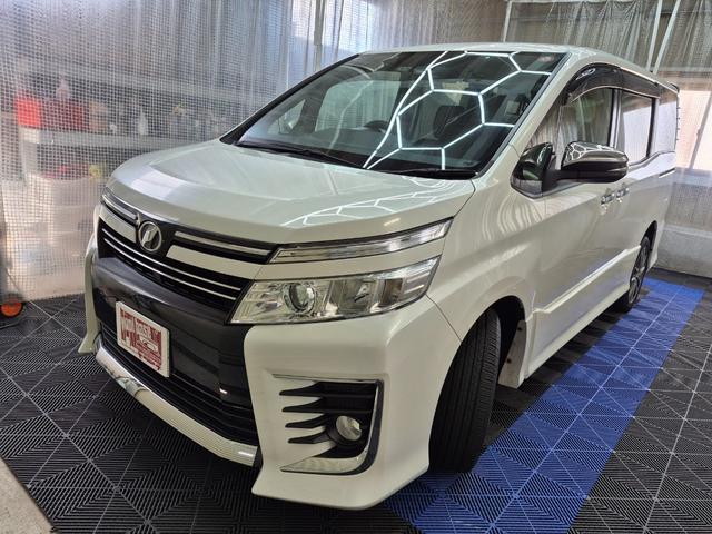 ヴォクシー ＺＳ　煌　４ＷＤ　ＥＴＣ　バックカメラ　ナビ　ＴＶ　レーンアシスト　衝突被害軽減システム　両側電動スライドドア　オートマチックハイビーム　オートライト　ＬＥＤヘッドランプ　スマートキー　アイドリングストップ（8枚目）