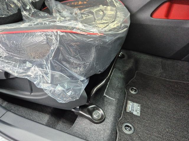ライズ Ｚ　４ＷＤ　全周囲カメラ　クリアランスソナー　オートクルーズコントロール　レーンアシスト　衝突被害軽減システム　ＴＶ　オートライト　ＬＥＤヘッドランプ　アルミホイール　スマートキー　アイドリングストップ（19枚目）