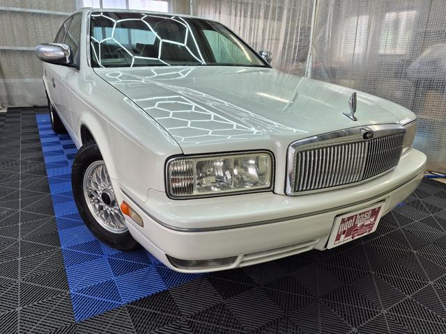 プレジデントＪＳ タイプＧ　オートクルーズコントロール　ナビ　アルミホイール　オートライト　ＨＩＤ　ＡＴ　シートヒーター　キーレスエントリー　パワーシート　カセット　衝突安全ボディ　ＡＢＳ　エアコン　パワーステアリング（2枚目）