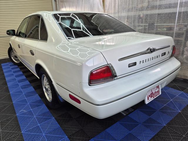 プレジデントＪＳ タイプＧ　オートクルーズコントロール　ナビ　アルミホイール　オートライト　ＨＩＤ　ＡＴ　シートヒーター　キーレスエントリー　パワーシート　カセット　衝突安全ボディ　ＡＢＳ　エアコン　パワーステアリング（6枚目）