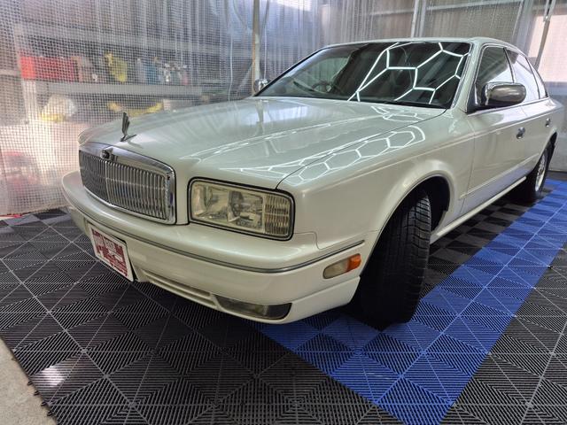 プレジデントＪＳ タイプＧ　オートクルーズコントロール　ナビ　アルミホイール　オートライト　ＨＩＤ　ＡＴ　シートヒーター　キーレスエントリー　パワーシート　カセット　衝突安全ボディ　ＡＢＳ　エアコン　パワーステアリング（8枚目）