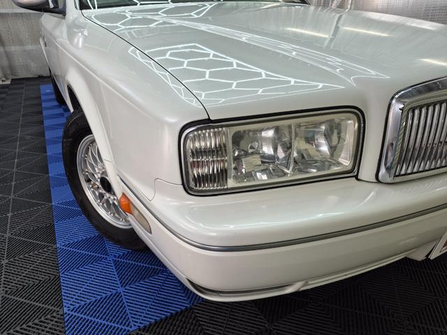 プレジデントＪＳ タイプＧ　オートクルーズコントロール　ナビ　アルミホイール　オートライト　ＨＩＤ　ＡＴ　シートヒーター　キーレスエントリー　パワーシート　カセット　衝突安全ボディ　ＡＢＳ　エアコン　パワーステアリング（11枚目）