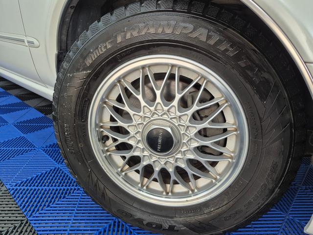 プレジデントＪＳ タイプＧ　オートクルーズコントロール　ナビ　アルミホイール　オートライト　ＨＩＤ　ＡＴ　シートヒーター　キーレスエントリー　パワーシート　カセット　衝突安全ボディ　ＡＢＳ　エアコン　パワーステアリング（12枚目）