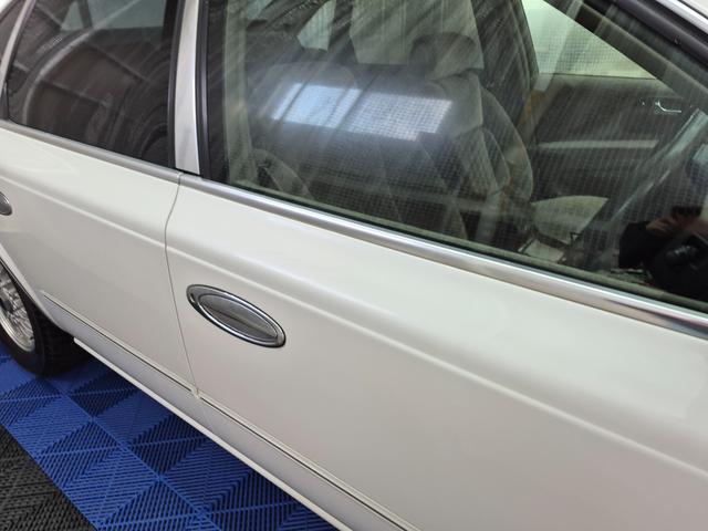 プレジデントＪＳ タイプＧ　オートクルーズコントロール　ナビ　アルミホイール　オートライト　ＨＩＤ　ＡＴ　シートヒーター　キーレスエントリー　パワーシート　カセット　衝突安全ボディ　ＡＢＳ　エアコン　パワーステアリング（15枚目）