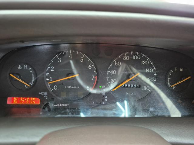 プレジデントＪＳ タイプＧ　オートクルーズコントロール　ナビ　アルミホイール　オートライト　ＨＩＤ　ＡＴ　シートヒーター　キーレスエントリー　パワーシート　カセット　衝突安全ボディ　ＡＢＳ　エアコン　パワーステアリング（20枚目）