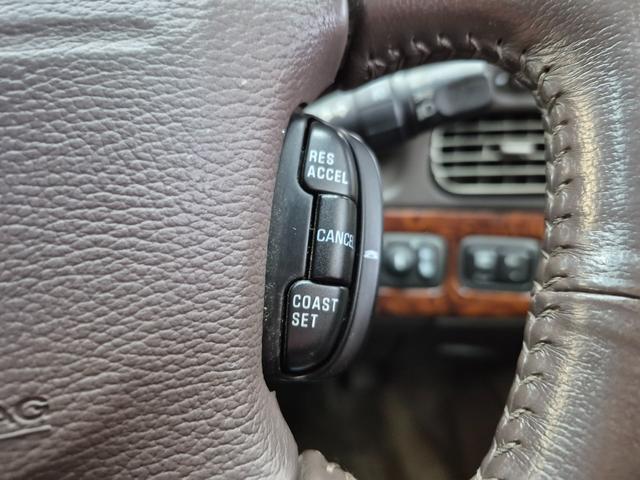 プレジデントＪＳ タイプＧ　オートクルーズコントロール　ナビ　アルミホイール　オートライト　ＨＩＤ　ＡＴ　シートヒーター　キーレスエントリー　パワーシート　カセット　衝突安全ボディ　ＡＢＳ　エアコン　パワーステアリング（34枚目）