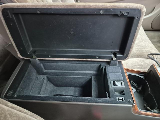 プレジデントＪＳ タイプＧ　オートクルーズコントロール　ナビ　アルミホイール　オートライト　ＨＩＤ　ＡＴ　シートヒーター　キーレスエントリー　パワーシート　カセット　衝突安全ボディ　ＡＢＳ　エアコン　パワーステアリング（38枚目）