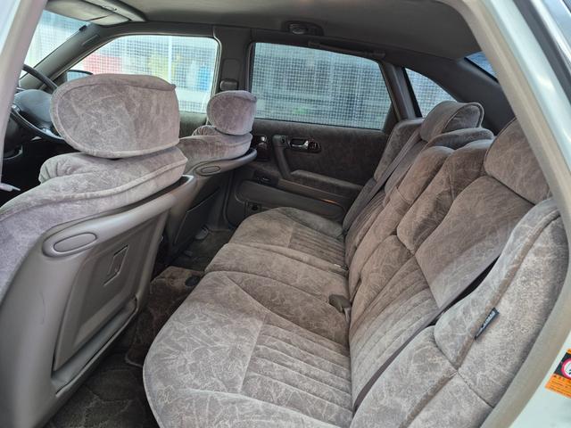 プレジデントＪＳ タイプＧ　オートクルーズコントロール　ナビ　アルミホイール　オートライト　ＨＩＤ　ＡＴ　シートヒーター　キーレスエントリー　パワーシート　カセット　衝突安全ボディ　ＡＢＳ　エアコン　パワーステアリング（44枚目）