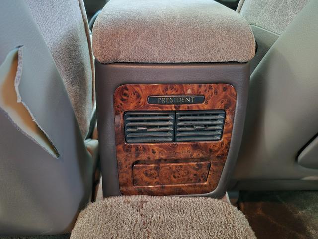 プレジデントＪＳ タイプＧ　オートクルーズコントロール　ナビ　アルミホイール　オートライト　ＨＩＤ　ＡＴ　シートヒーター　キーレスエントリー　パワーシート　カセット　衝突安全ボディ　ＡＢＳ　エアコン　パワーステアリング（46枚目）