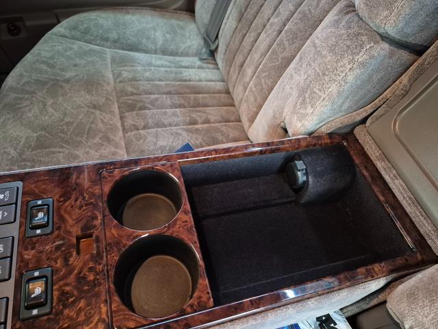 プレジデントＪＳ タイプＧ　オートクルーズコントロール　ナビ　アルミホイール　オートライト　ＨＩＤ　ＡＴ　シートヒーター　キーレスエントリー　パワーシート　カセット　衝突安全ボディ　ＡＢＳ　エアコン　パワーステアリング（49枚目）