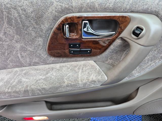 プレジデントＪＳ タイプＧ　オートクルーズコントロール　ナビ　アルミホイール　オートライト　ＨＩＤ　ＡＴ　シートヒーター　キーレスエントリー　パワーシート　カセット　衝突安全ボディ　ＡＢＳ　エアコン　パワーステアリング（50枚目）