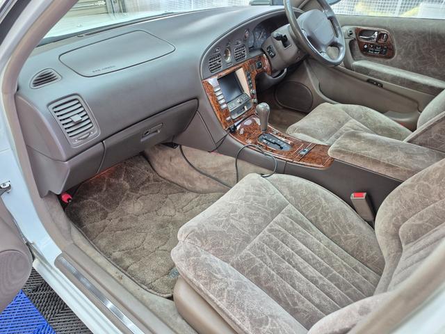 プレジデントＪＳ タイプＧ　オートクルーズコントロール　ナビ　アルミホイール　オートライト　ＨＩＤ　ＡＴ　シートヒーター　キーレスエントリー　パワーシート　カセット　衝突安全ボディ　ＡＢＳ　エアコン　パワーステアリング（51枚目）