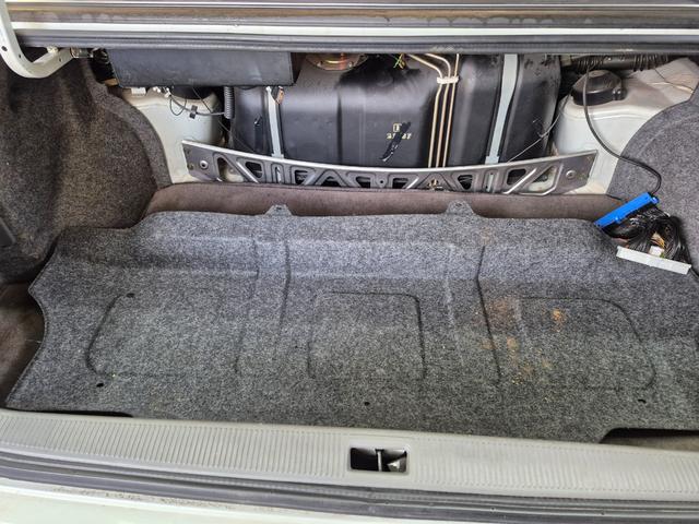 プレジデントＪＳ タイプＧ　オートクルーズコントロール　ナビ　アルミホイール　オートライト　ＨＩＤ　ＡＴ　シートヒーター　キーレスエントリー　パワーシート　カセット　衝突安全ボディ　ＡＢＳ　エアコン　パワーステアリング（53枚目）