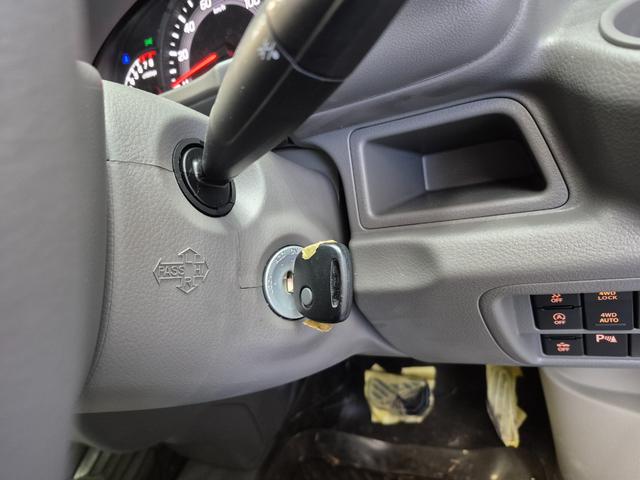 エブリイ PAリミテッド 4WD CVT 衝突被害軽減システム クリアランスソナー レーンアシスト 両側スライドドア キーレスエントリー アイドリングストップ ESC エアコン パワーステアリング パワーウィンドウ(11枚目)