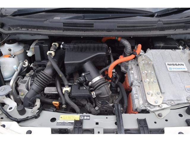 ノート ｅ－パワー　Ｘ　ＦＯＵＲ　Ｖセレクション　衝突軽減　インテリキー　ナビ　パートタイム４ＷＤ　アイドリングストップ　ダブルエアバック　オートエアコン　レーンキープアシスト　ＥＴＣ　メモリーナビ　寒冷地仕様　アルミホイール　ＬＥＤヘッドライト（14枚目）