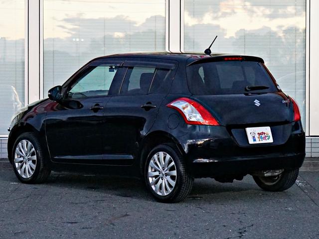 スイフト ＸＳ　オートエアコン　クルコン　スマートキー　キーレスエントリー　パワーウインドウ　横滑防止装置　ＷＳＲＳ　ＡＢＳ　４ＷＤ　ＥＴＣ　メモリナビ（8枚目）