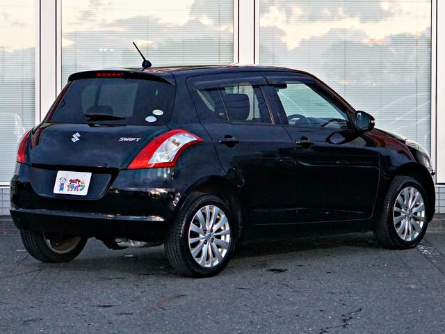 スイフト ＸＳ　オートエアコン　クルコン　スマートキー　キーレスエントリー　パワーウインドウ　横滑防止装置　ＷＳＲＳ　ＡＢＳ　４ＷＤ　ＥＴＣ　メモリナビ（9枚目）