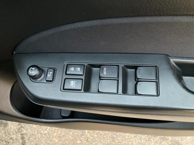 スイフト ＸＳ　オートエアコン　クルコン　スマートキー　キーレスエントリー　パワーウインドウ　横滑防止装置　ＷＳＲＳ　ＡＢＳ　４ＷＤ　ＥＴＣ　メモリナビ（43枚目）