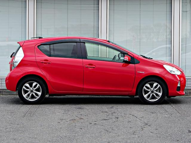 アクア Ｓ　キーレスエントリ　ナビ＆ＴＶ　ワンオーナー車　オートエアコン　デュアルエアバック　ＥＳＣ　パワーウィンドウ　ＥＴＣ　ＤＶＤ再生可能　ＳＲＳ　ワンセグＴＶ　パワーステアリング　ＡＢＳ　メモリーナビ（11枚目）