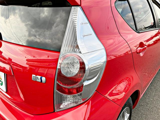 アクア Ｓ　キーレスエントリ　ナビ＆ＴＶ　ワンオーナー車　オートエアコン　デュアルエアバック　ＥＳＣ　パワーウィンドウ　ＥＴＣ　ＤＶＤ再生可能　ＳＲＳ　ワンセグＴＶ　パワーステアリング　ＡＢＳ　メモリーナビ（16枚目）