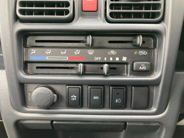 キャリイトラック ＫＸ　ＤＶＤ再生　フルセグＴＶ　ダブルエアバック　キーレスエントリーキー　１オーナー　パートタイム４ＷＤ　運転席エアバック　パワステ　ＥＴＣ　エアコン付　ナビＴＶ　パワーウインドウ　ＡＢＳ　メモリナビ（37枚目）