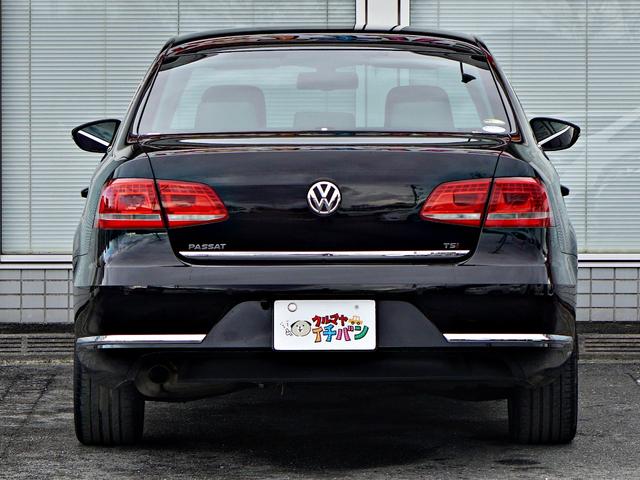 パサート ＴＳＩハイライン　レザーシート　アイドリングストップ　オートエアコン　クルコン　シートヒーター　バックカメラ　パワーシート　禁煙（3枚目）