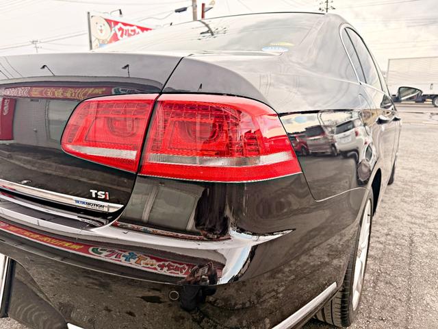 パサート ＴＳＩハイライン　レザーシート　アイドリングストップ　オートエアコン　クルコン　シートヒーター　バックカメラ　パワーシート　禁煙（13枚目）