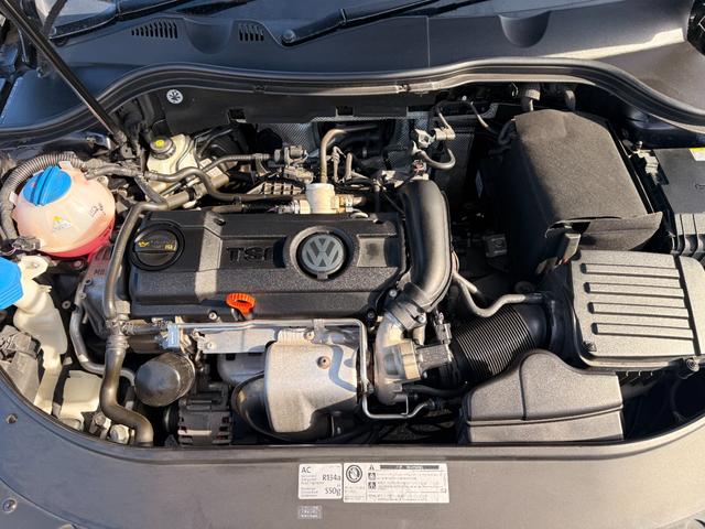 パサート ＴＳＩハイライン　レザーシート　アイドリングストップ　オートエアコン　クルコン　シートヒーター　バックカメラ　パワーシート　禁煙（15枚目）