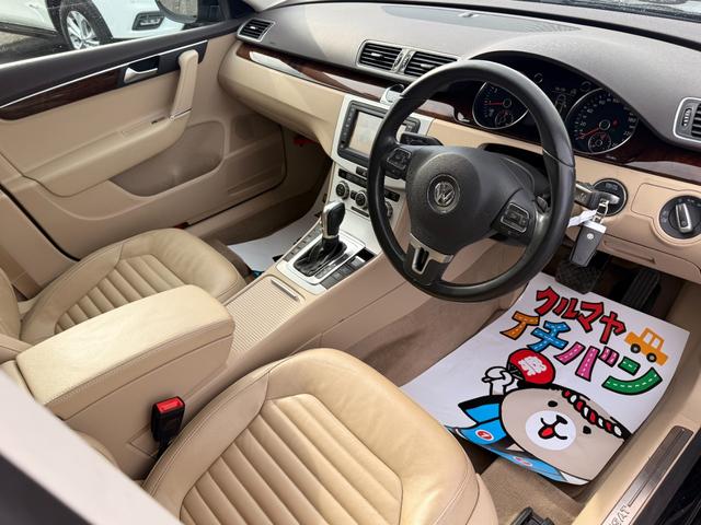 パサート ＴＳＩハイライン　レザーシート　アイドリングストップ　オートエアコン　クルコン　シートヒーター　バックカメラ　パワーシート　禁煙（18枚目）