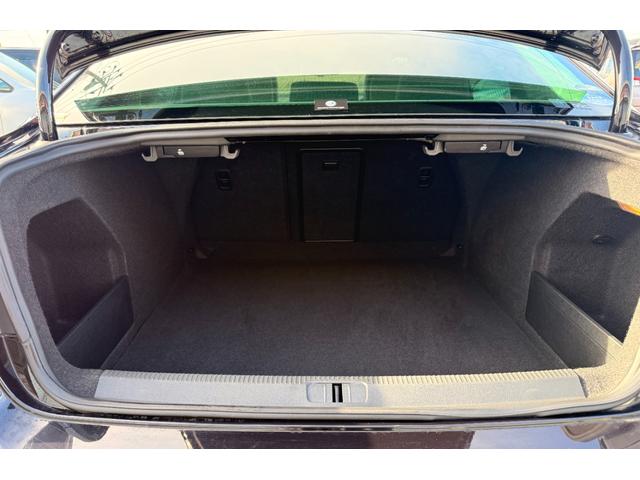 パサート ＴＳＩハイライン　レザーシート　アイドリングストップ　オートエアコン　クルコン　シートヒーター　バックカメラ　パワーシート　禁煙（27枚目）