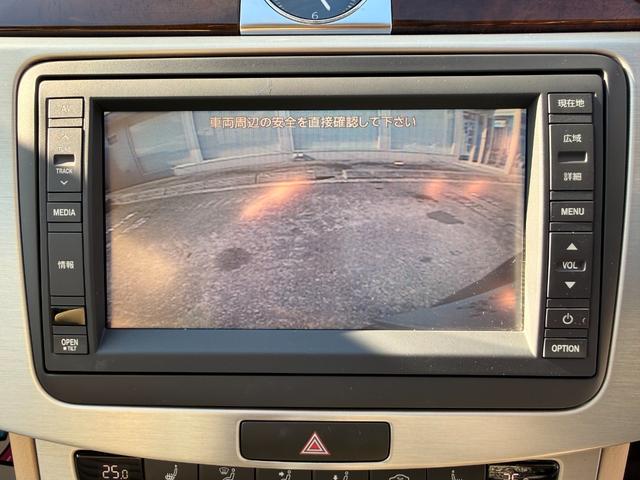 パサート ＴＳＩハイライン　レザーシート　アイドリングストップ　オートエアコン　クルコン　シートヒーター　バックカメラ　パワーシート　禁煙（30枚目）