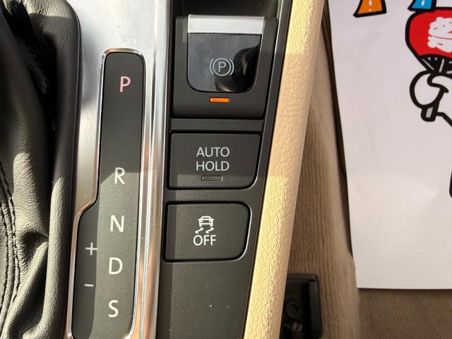 パサート ＴＳＩハイライン　レザーシート　アイドリングストップ　オートエアコン　クルコン　シートヒーター　バックカメラ　パワーシート　禁煙（35枚目）