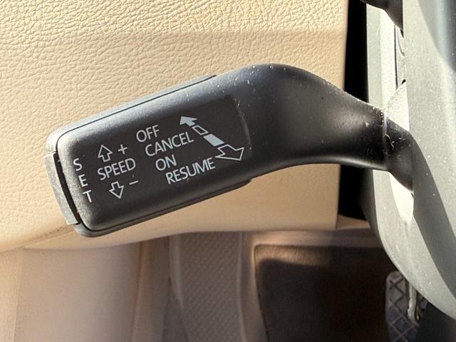 パサート ＴＳＩハイライン　レザーシート　アイドリングストップ　オートエアコン　クルコン　シートヒーター　バックカメラ　パワーシート　禁煙（37枚目）