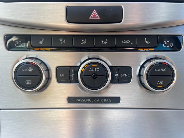 パサート ＴＳＩハイライン　レザーシート　アイドリングストップ　オートエアコン　クルコン　シートヒーター　バックカメラ　パワーシート　禁煙（40枚目）