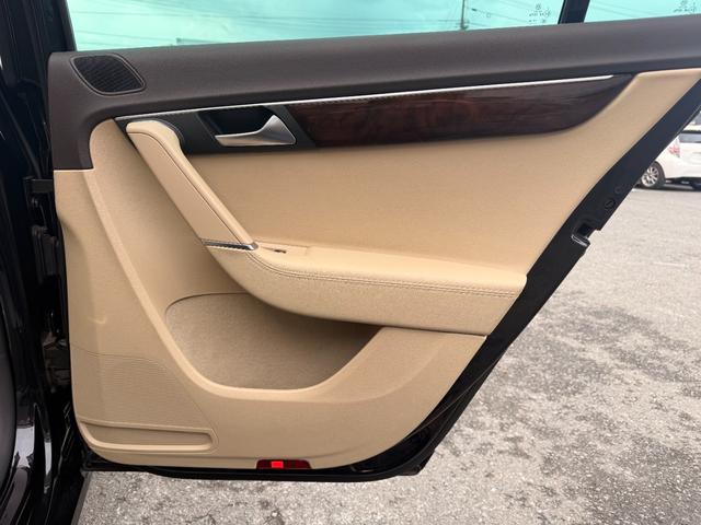 パサート ＴＳＩハイライン　レザーシート　アイドリングストップ　オートエアコン　クルコン　シートヒーター　バックカメラ　パワーシート　禁煙（43枚目）