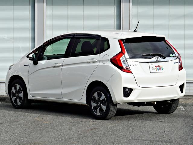 フィットハイブリッド Ｆパッケージ　コンフォートエディション　Ｂカメラ　前席シートヒーター　メモリーナビ　ＶＳＡ　アイドリングストップ　エアバッグ　ＡＢＳ　ＬＥＤヘッドライト　スマートキー　エアコン　４ＷＤ　禁煙車　ワンセグＴＶ　ＥＴＣ車載器（8枚目）