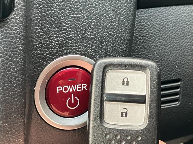 フィットハイブリッド Ｆパッケージ　コンフォートエディション　Ｂカメラ　前席シートヒーター　メモリーナビ　ＶＳＡ　アイドリングストップ　エアバッグ　ＡＢＳ　ＬＥＤヘッドライト　スマートキー　エアコン　４ＷＤ　禁煙車　ワンセグＴＶ　ＥＴＣ車載器（32枚目）