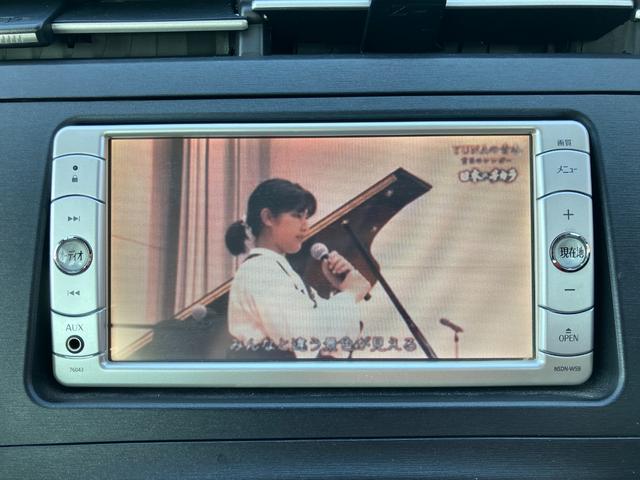 プリウス Ｓ　アイドリングストップ搭載　Ｂモニタ－　禁煙　インテリキー　デュアルエアバック　エアＢ　イモビライザー　ナビＴＶ　ＡＵＴＯエアコン　横スベリ防止　アルミホイール　ＥＴＣ装備　ＡＢＳ　サイドエアバッグ（29枚目）